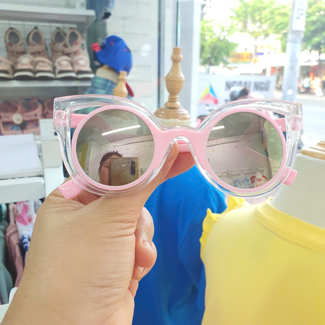  PK26 _ Kính mát kính râm kiểu dáng dễ thương đáng yêu cho bé  _ Beekids 