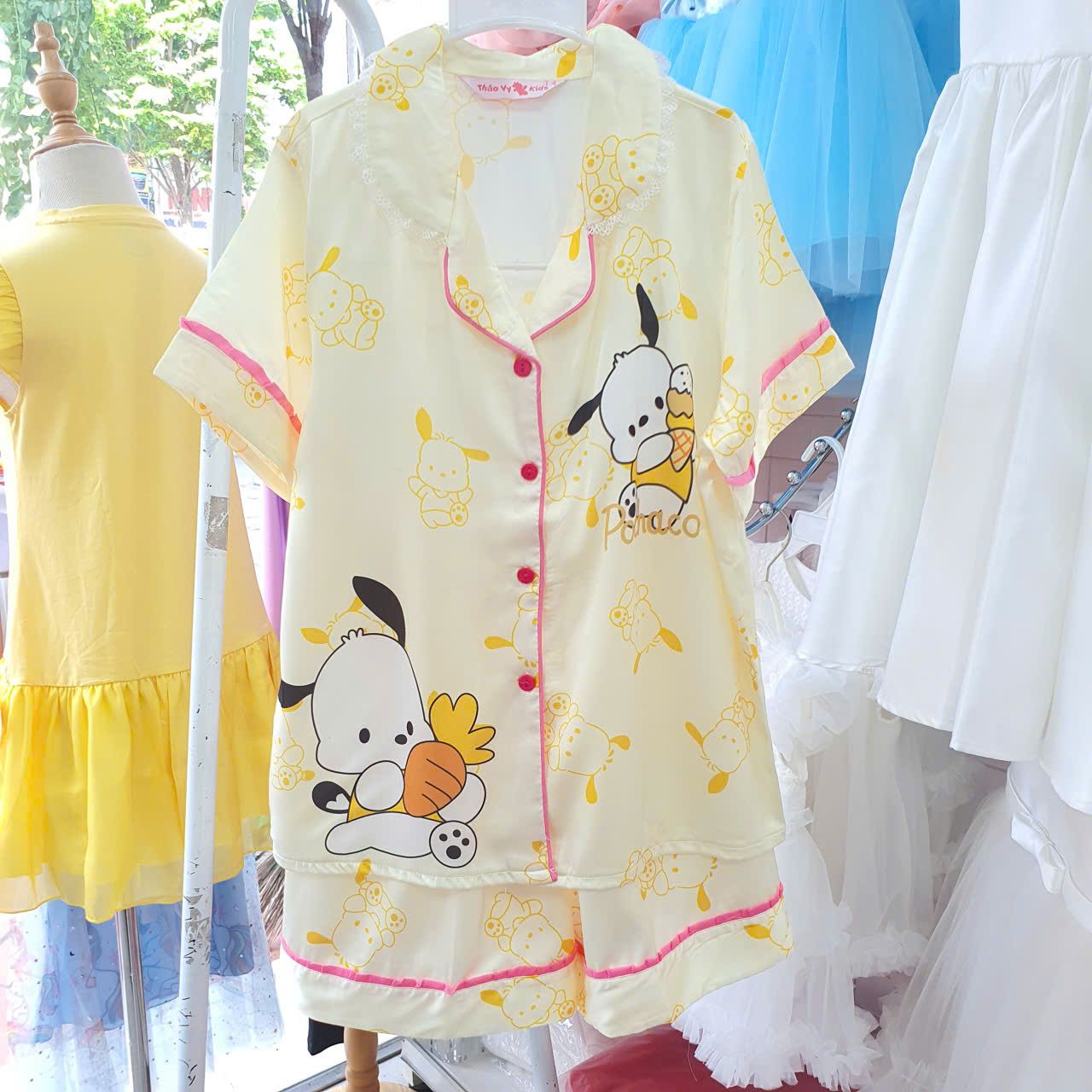  DB59 _ Bộ pijama đùi cho bé gái chất lụa latin mềm mịn hoạ tiết hoạt hình dễ thương _ Beekids 