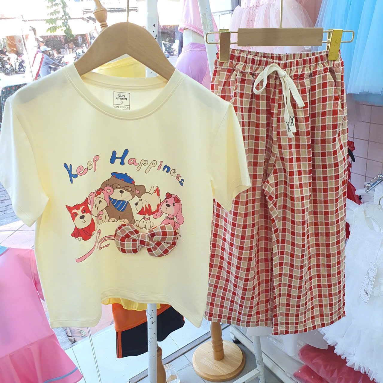  S91 _ Set bé gái quần dài ống suông caro phối áo thun họa tiết xinh xắn _ Beekids 