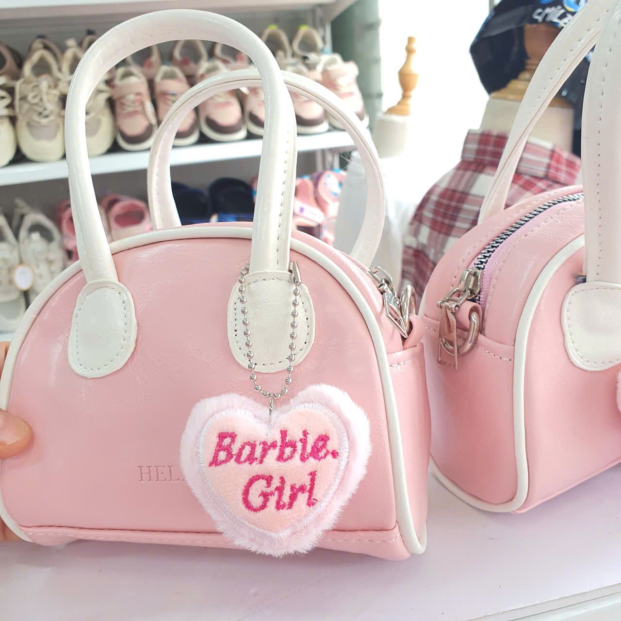  PK21 _ Túi đeo chéo mini cho bé và mẹ có quai xách dáng hộp kèm charm trái tim bông xinh xắn _ Beekids 