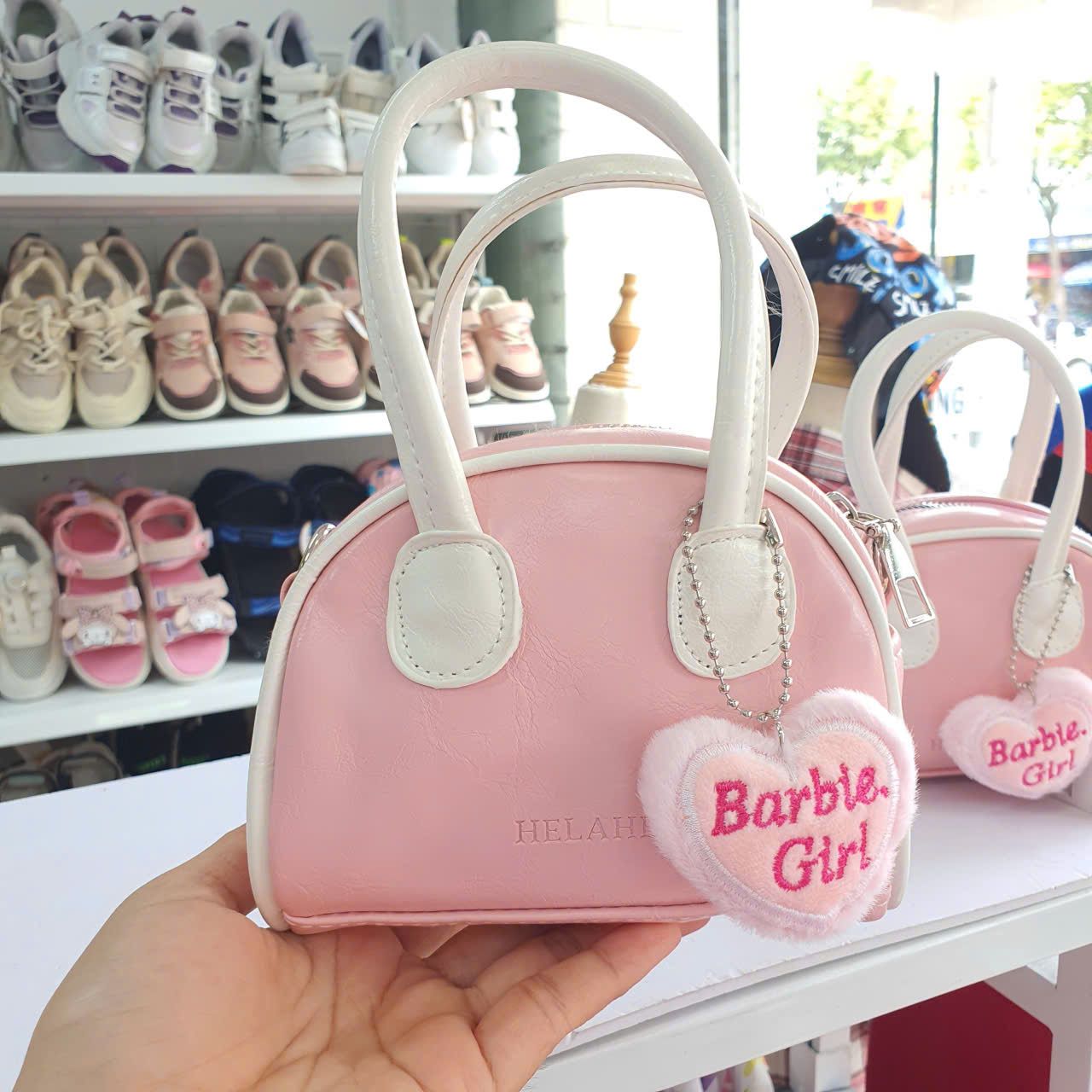  PK21 _ Túi đeo chéo mini cho bé và mẹ có quai xách dáng hộp kèm charm trái tim bông xinh xắn _ Beekids 