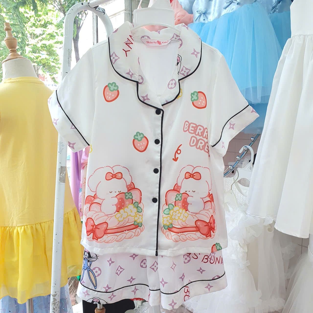  DB59 _ Bộ pijama đùi cho bé gái chất lụa latin mềm mịn hoạ tiết hoạt hình dễ thương _ Beekids 