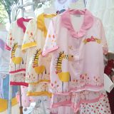  DB60 _ Bộ pijama đùi cho bé gái chất lụa latin mềm mịn hoạ tiết hươu cao cổ dễ thương _ Beekids 