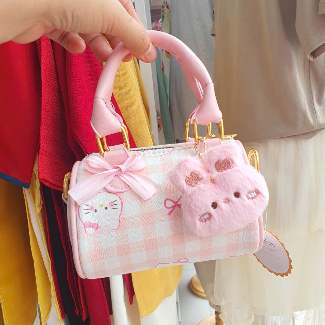  PK23 _ Túi xách đeo chéo cho bé gái kèm charm và thú bông dễ thương _ Beekids 