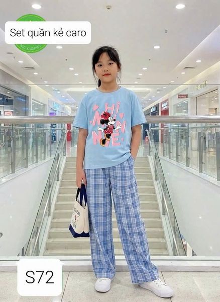  S72 _ Set bé gái quần caro ống suông phối áo thun hoạ tiết chuột Mickey siêu xinh _ Beekids 
