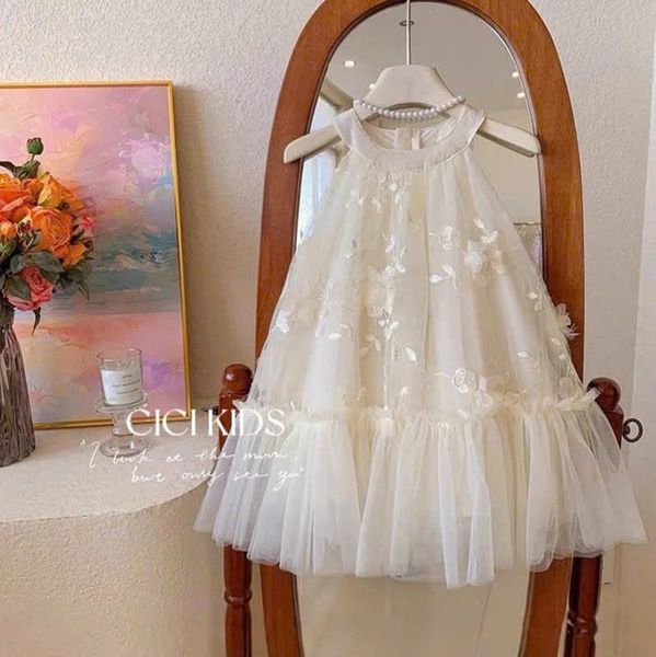  CC16 _ Đầm công chúa dáng cổ yếm thêu hoa nổi tinh tế phong cách tiểu thư sang chảnh _ Beekids 