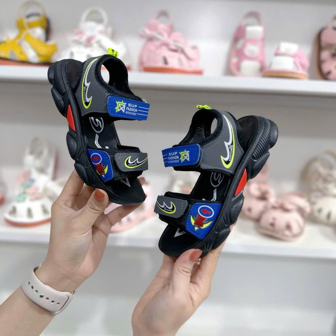  GI13 _ Giày sandal bé trai từ 3 đến 6 tuổi họa tiết siêu nhân người nhện _ Beekids 