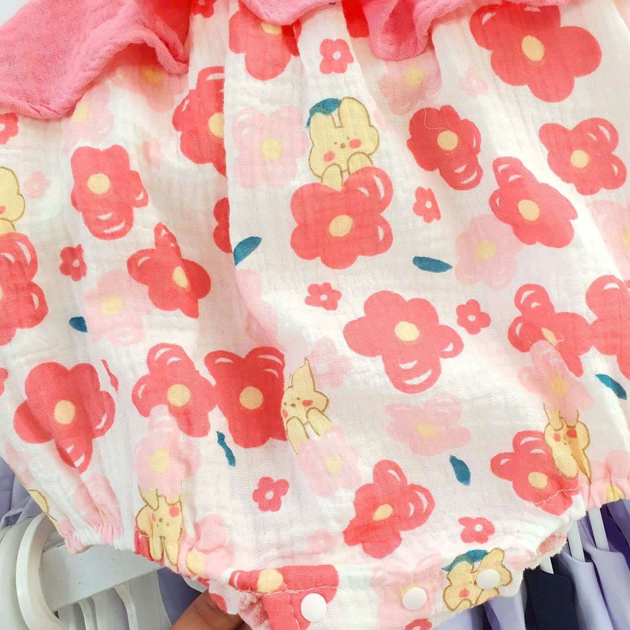  S51 _ Bộ bodysuit cho bé gái áo 2 dây in hoa kèm mũ xinh xắn _ Beekids 