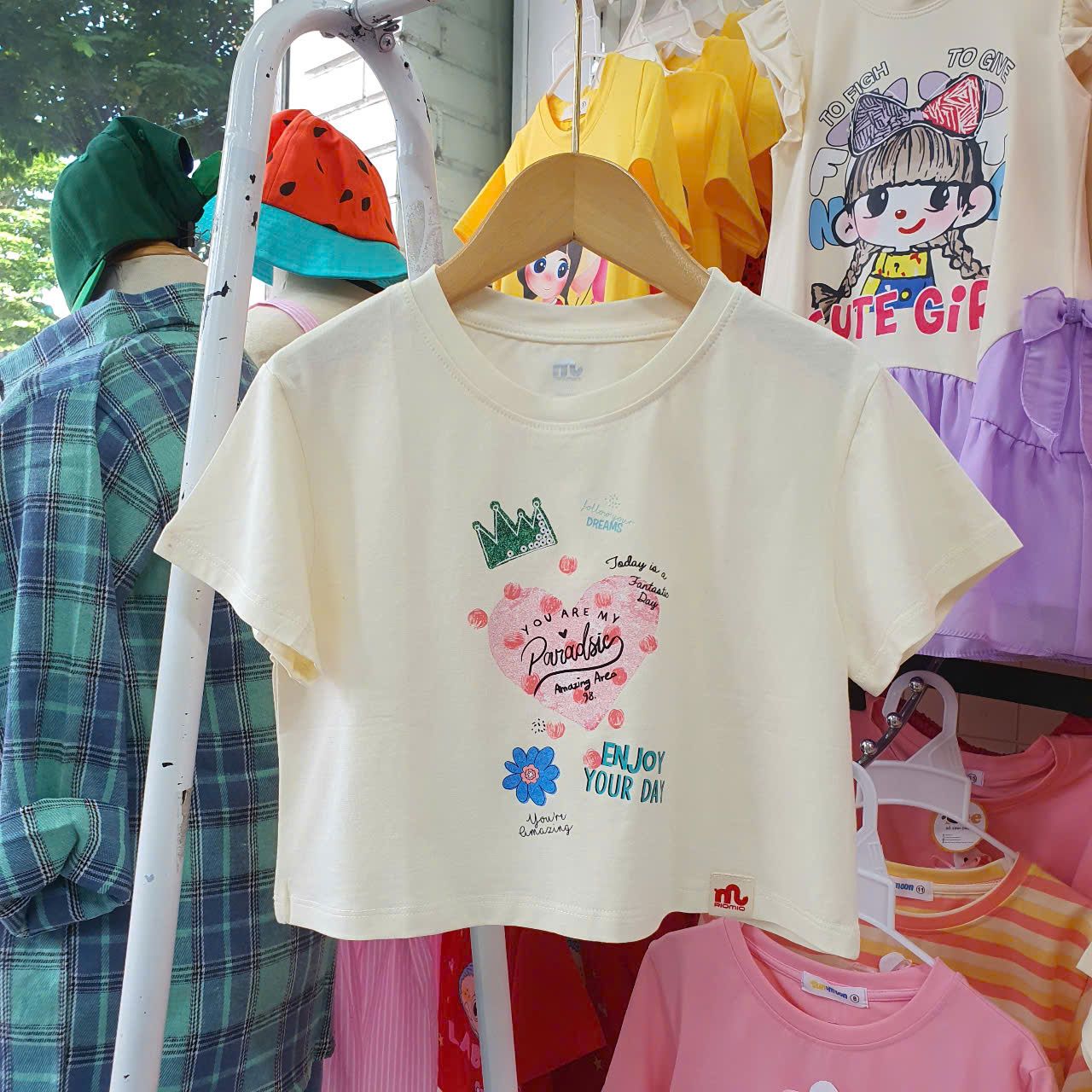  A34 _ Áo thun croptop bé gái họa tiết vương miện đáng yêu _ Beekids 