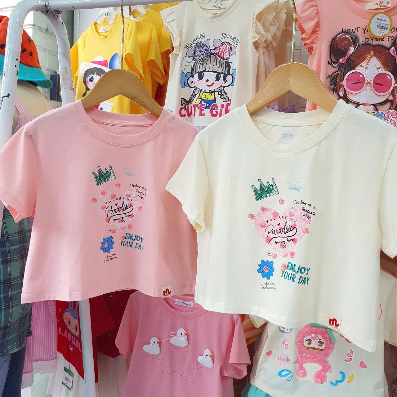  A34 _ Áo thun croptop bé gái họa tiết vương miện đáng yêu _ Beekids 