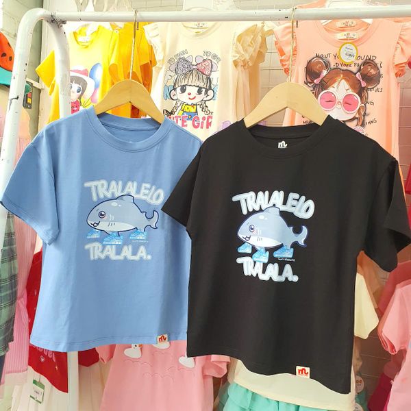  A35 _ Áo thun ngắn tay cho bé vai trễ dáng rộng họa tiết hoạt hình đáng yêu _ Beekids 