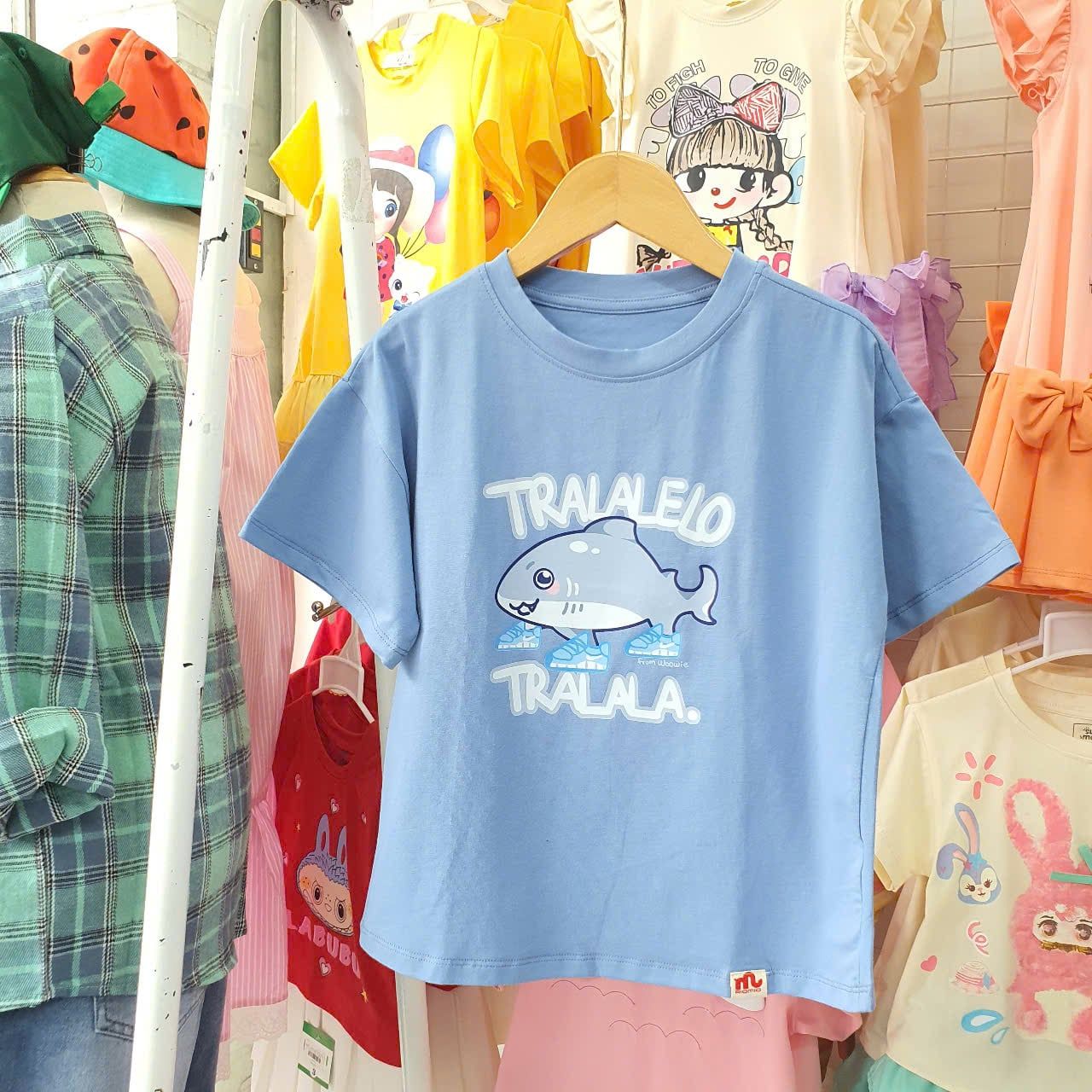  A35 _ Áo thun ngắn tay cho bé vai trễ dáng rộng họa tiết hoạt hình đáng yêu _ Beekids 