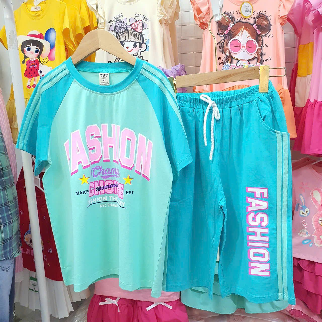  DB48 _ Đồ bộ lửng cho bé gái chất cotton mịn mát in chữ Fashion thời trang _ Beekids 