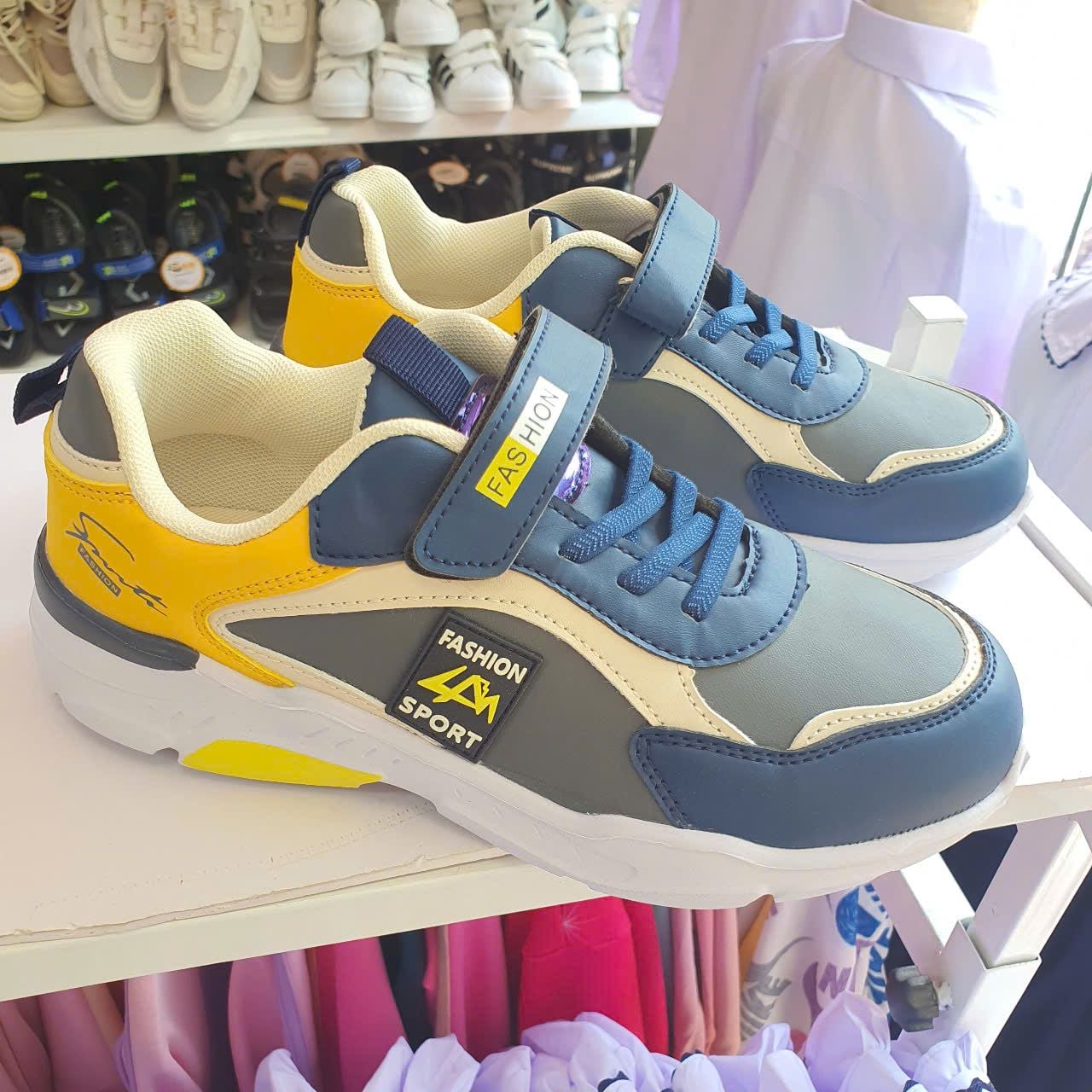  GI18 _ Giày thể thao cho bé trai nhẹ êm quai dán nhẹ êm _ Beekids 