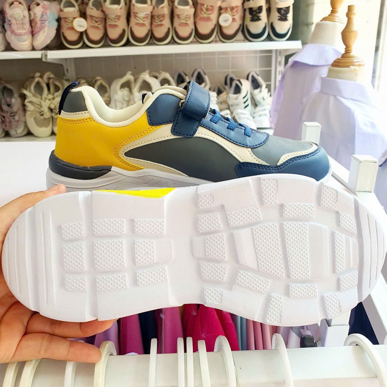  GI18 _ Giày thể thao cho bé trai nhẹ êm quai dán nhẹ êm _ Beekids 