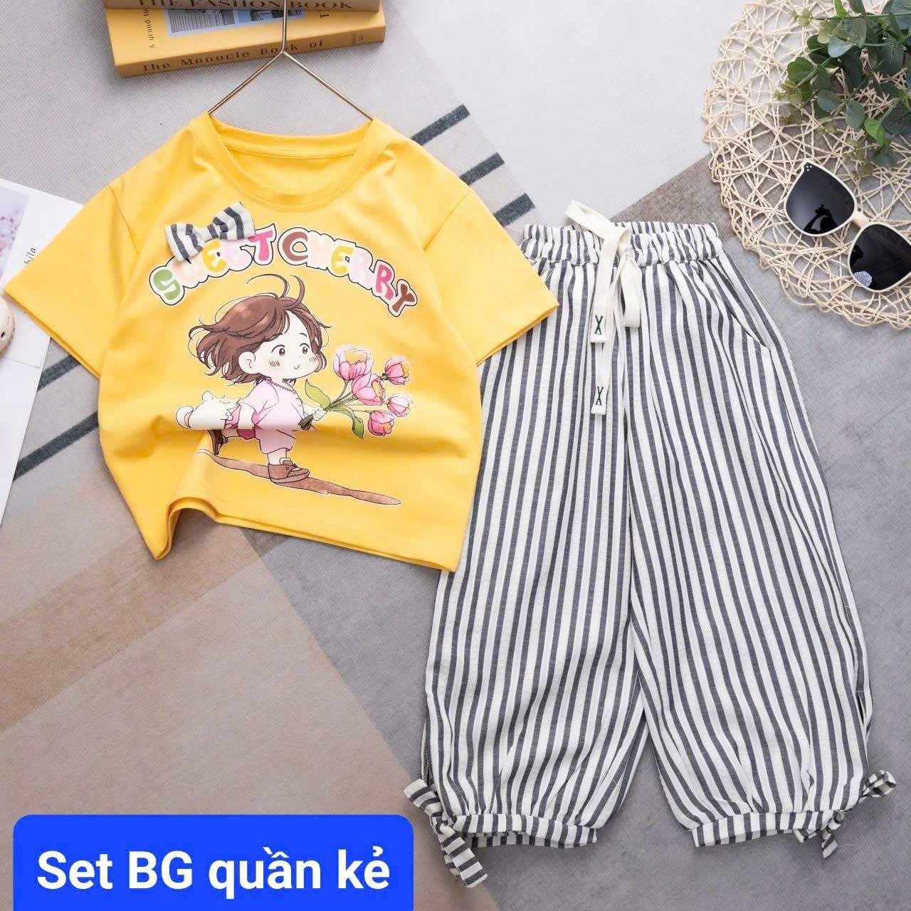  S57 - Set bé gái quần dài sọc phối áo thun họa tiết cô gái đính nơ siêu đáng yêu _ Beekids 