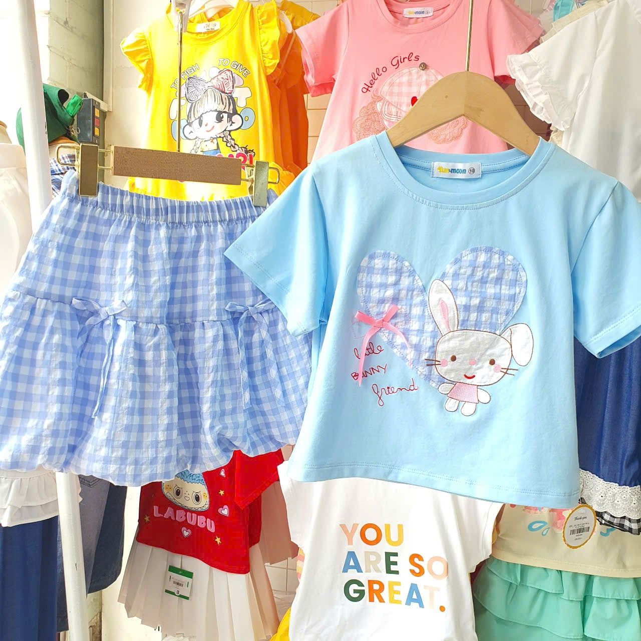  S55 _ Set váy bí caro bé gái phối áo họa tiết thỏ trái tim xinh xắn _ Beekids 