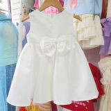  CC08 _ Đầm công chúa trắng sát nách bé gái đính nơ ngang eo xinh xắn _ Beekids 