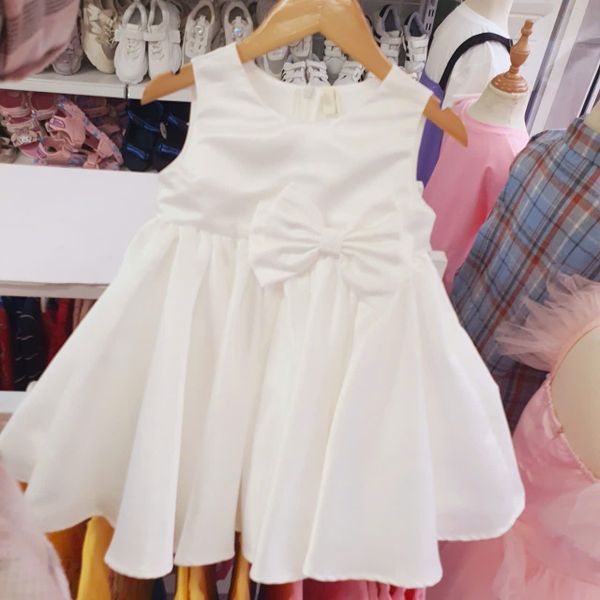  CC08 _ Đầm công chúa trắng sát nách bé gái đính nơ ngang eo xinh xắn _ Beekids 