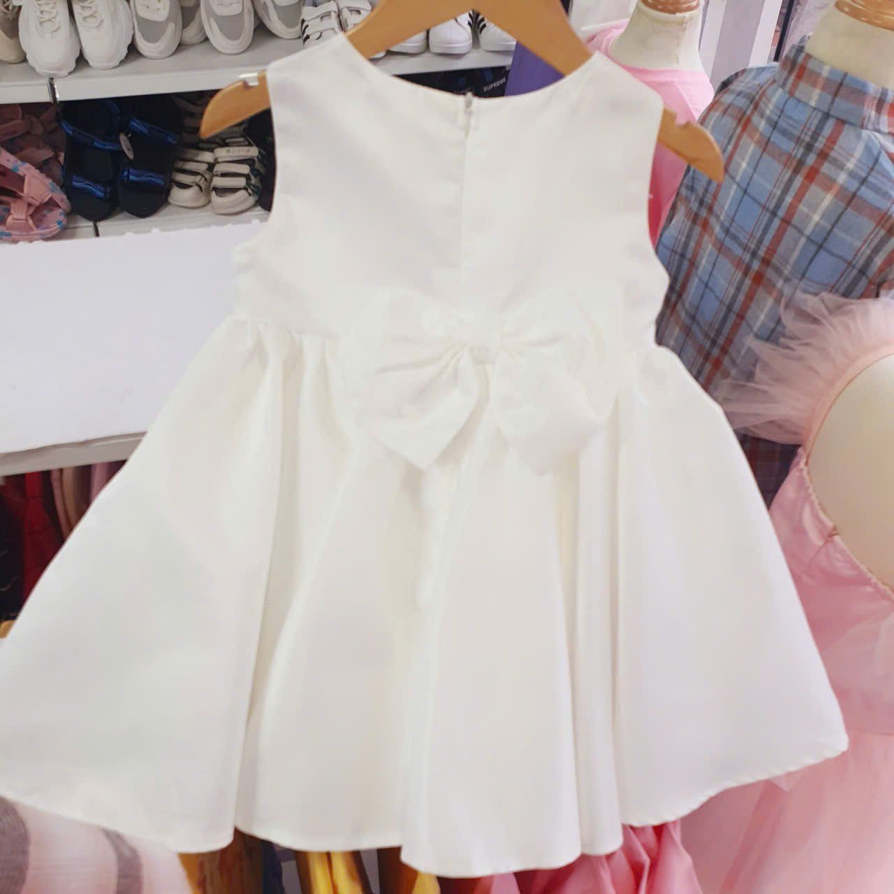  CC08 _ Đầm công chúa trắng sát nách bé gái đính nơ ngang eo xinh xắn _ Beekids 