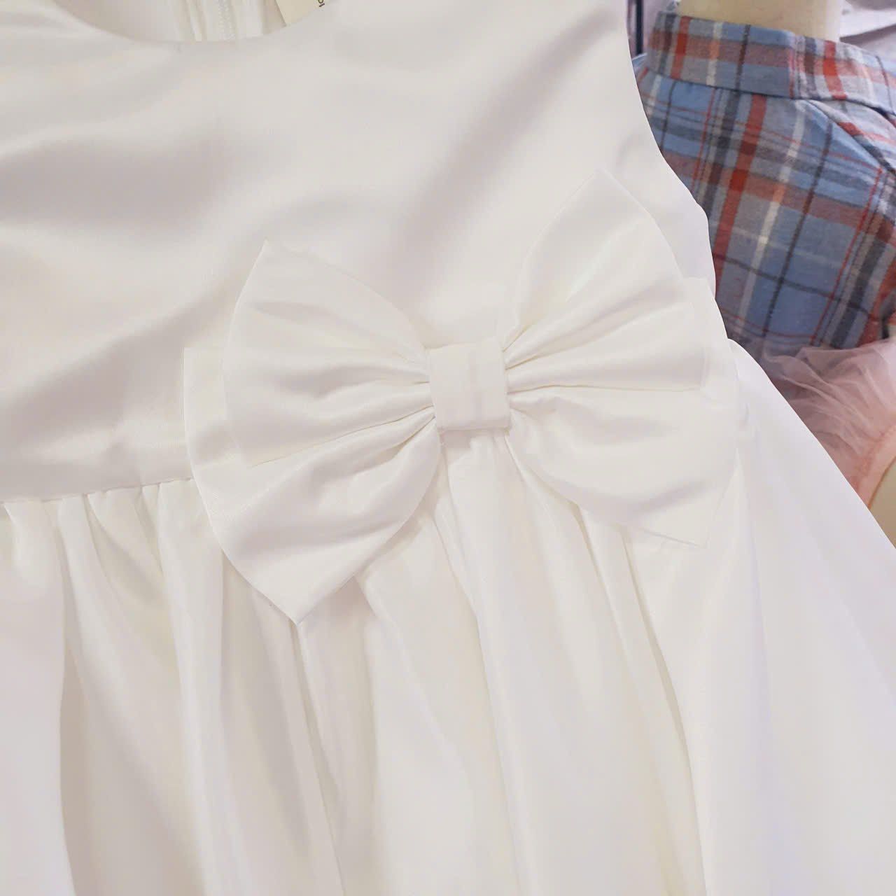  CC08 _ Đầm công chúa trắng sát nách bé gái đính nơ ngang eo xinh xắn _ Beekids 