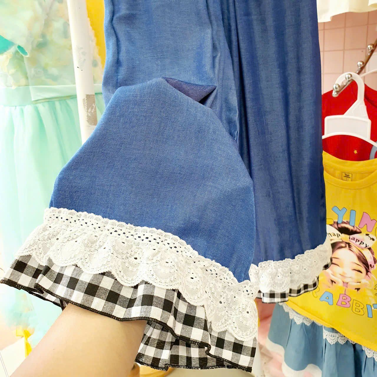  Q35 _ Quần jean dài ống suông bé gái phối ren điệu đà _ Beekids 