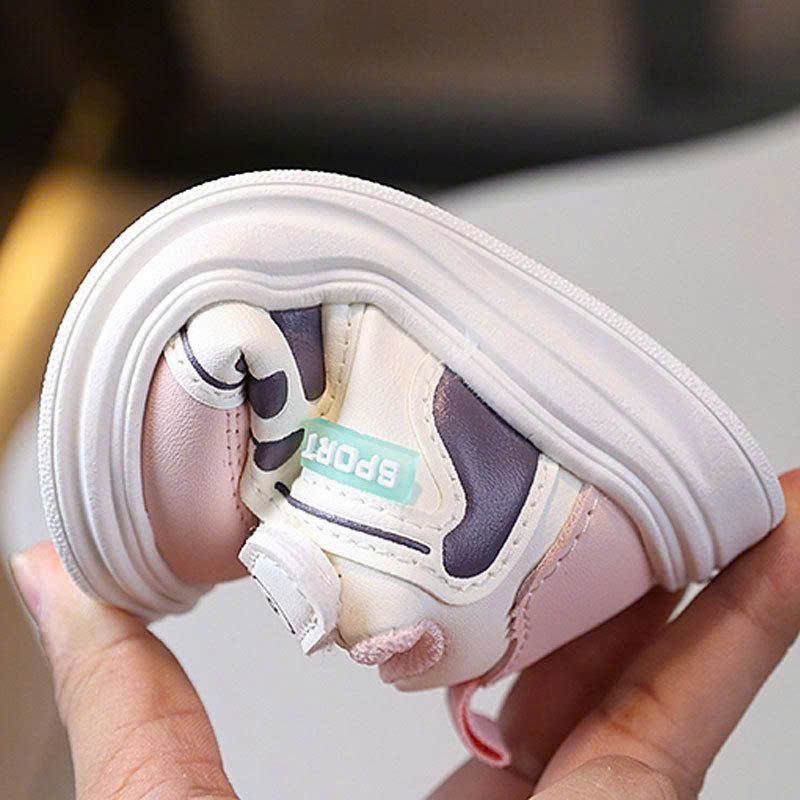  GI26 _ Giày thể thao tập đi cho bé mềm siêu nhẹ chân họa tiết gấu trúc phong cách thời trang _ Beekids 
