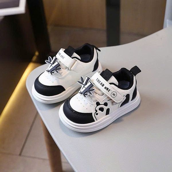  GI26 _ Giày thể thao tập đi cho bé mềm siêu nhẹ chân họa tiết gấu trúc phong cách thời trang _ Beekids 