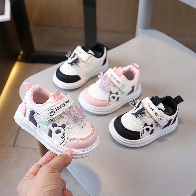  GI26 _ Giày thể thao tập đi cho bé mềm siêu nhẹ chân họa tiết gấu trúc phong cách thời trang _ Beekids 