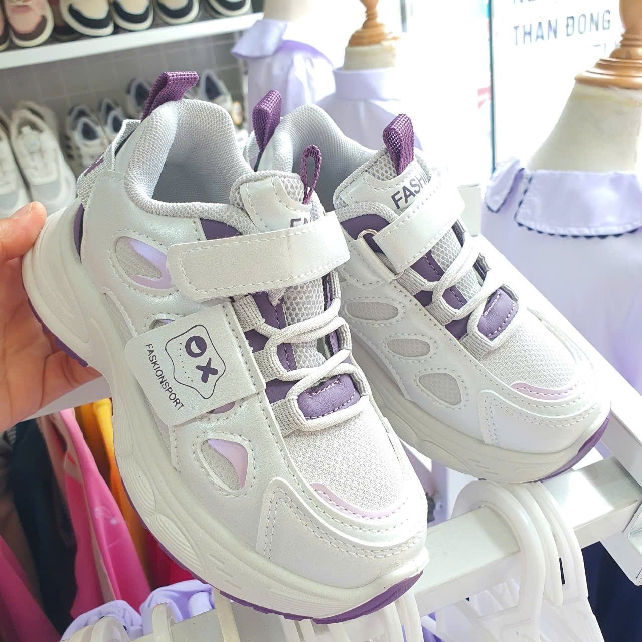  GI15 _ Giày thể thao cho bé trai và bé gái quai dán chữ Fashion sành điệu _ Beekids 