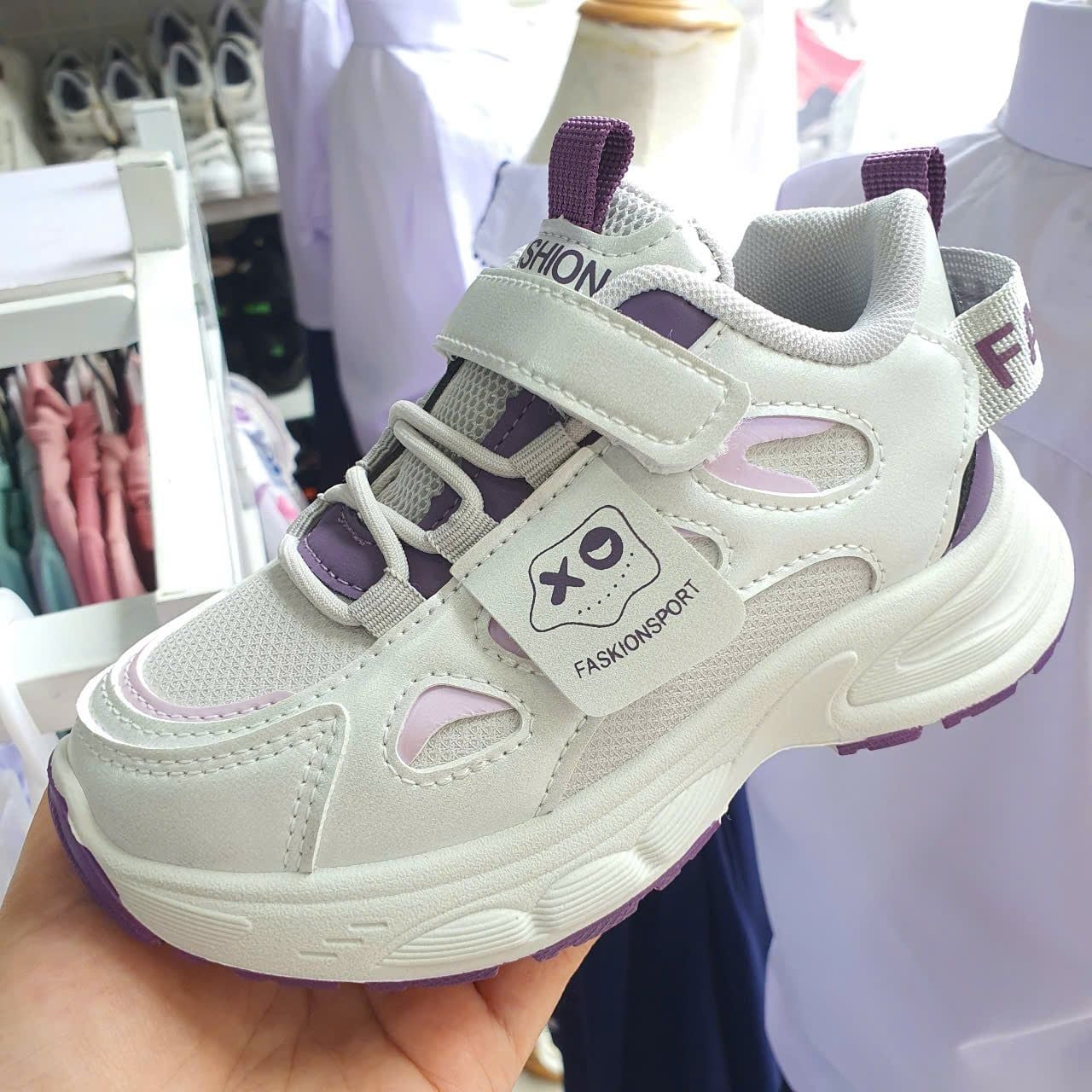  GI15 _ Giày thể thao cho bé trai và bé gái quai dán chữ Fashion sành điệu _ Beekids 