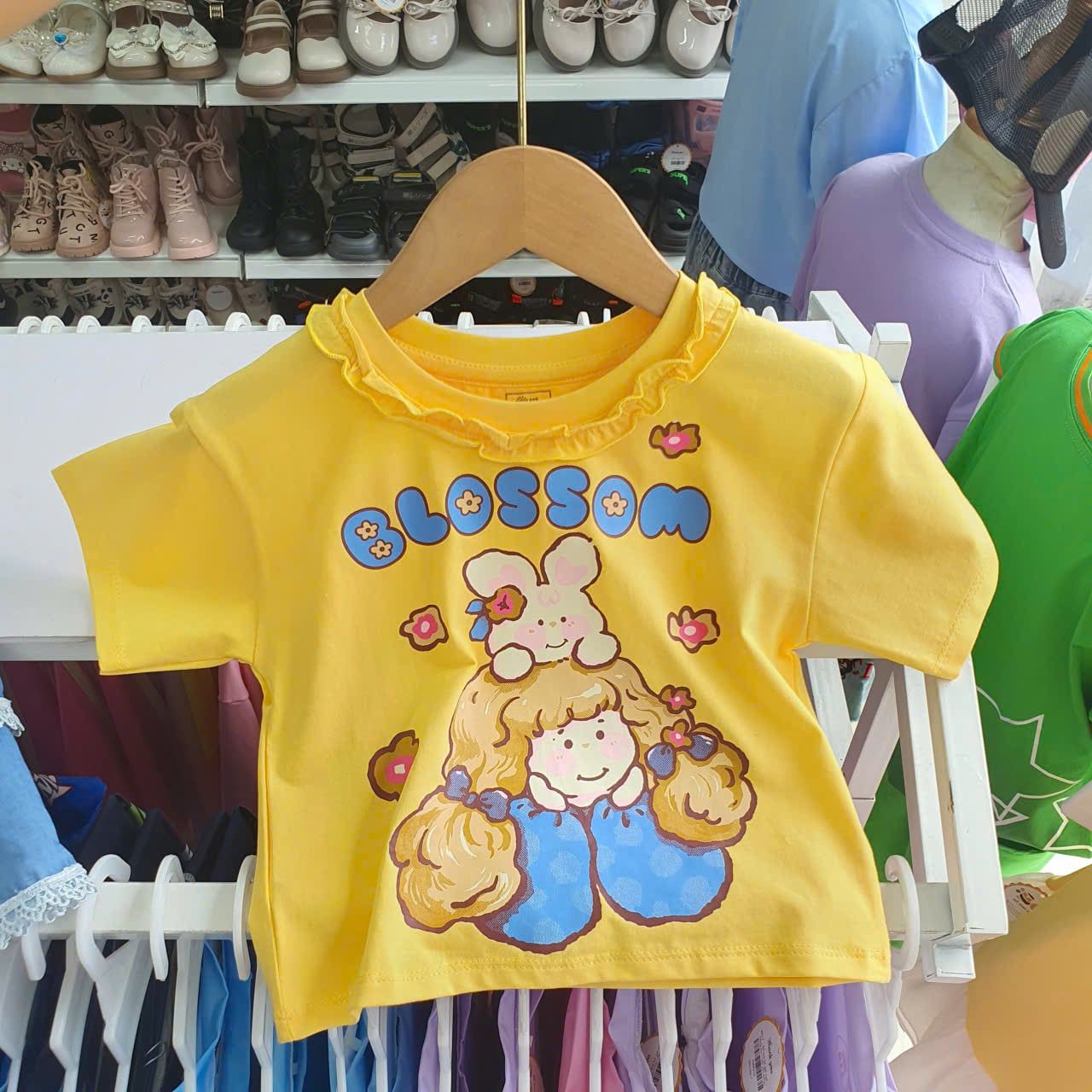  S101 _ Set bé gái chân váy jean denim lai ren phối áo thun in hình cô gái siêu dễ thương  _ Beekids 