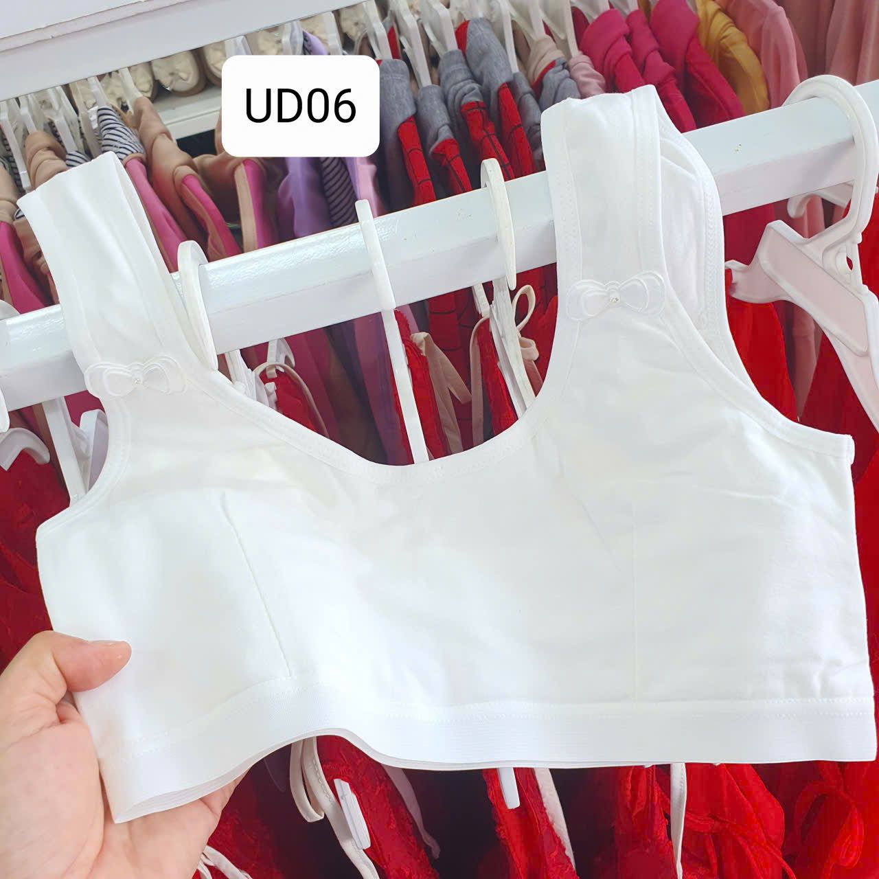  C03 _ Áo bra cho bé gái từ 32kg đến 45kg chất cotton thoáng khí mềm mại - Beekids 