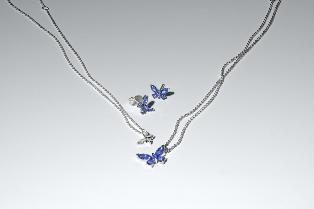 Bộ Dây Chyền Hoa Tai Và Nhẫn Pandora Timeless Nhịp Bay Tự Do (Bướm Xanh)