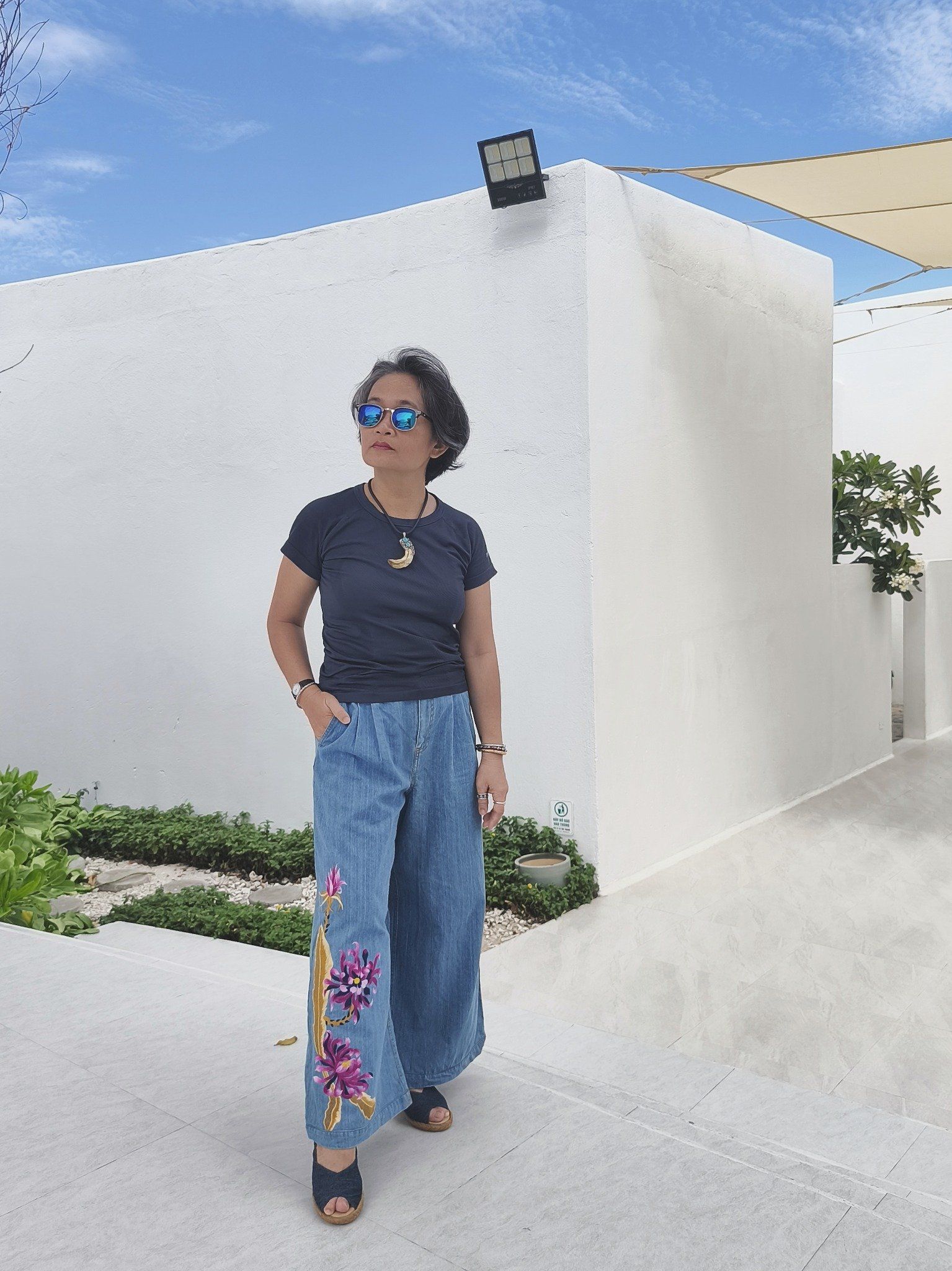  Quần Jeans thêu tay Cúc Quỳnh 