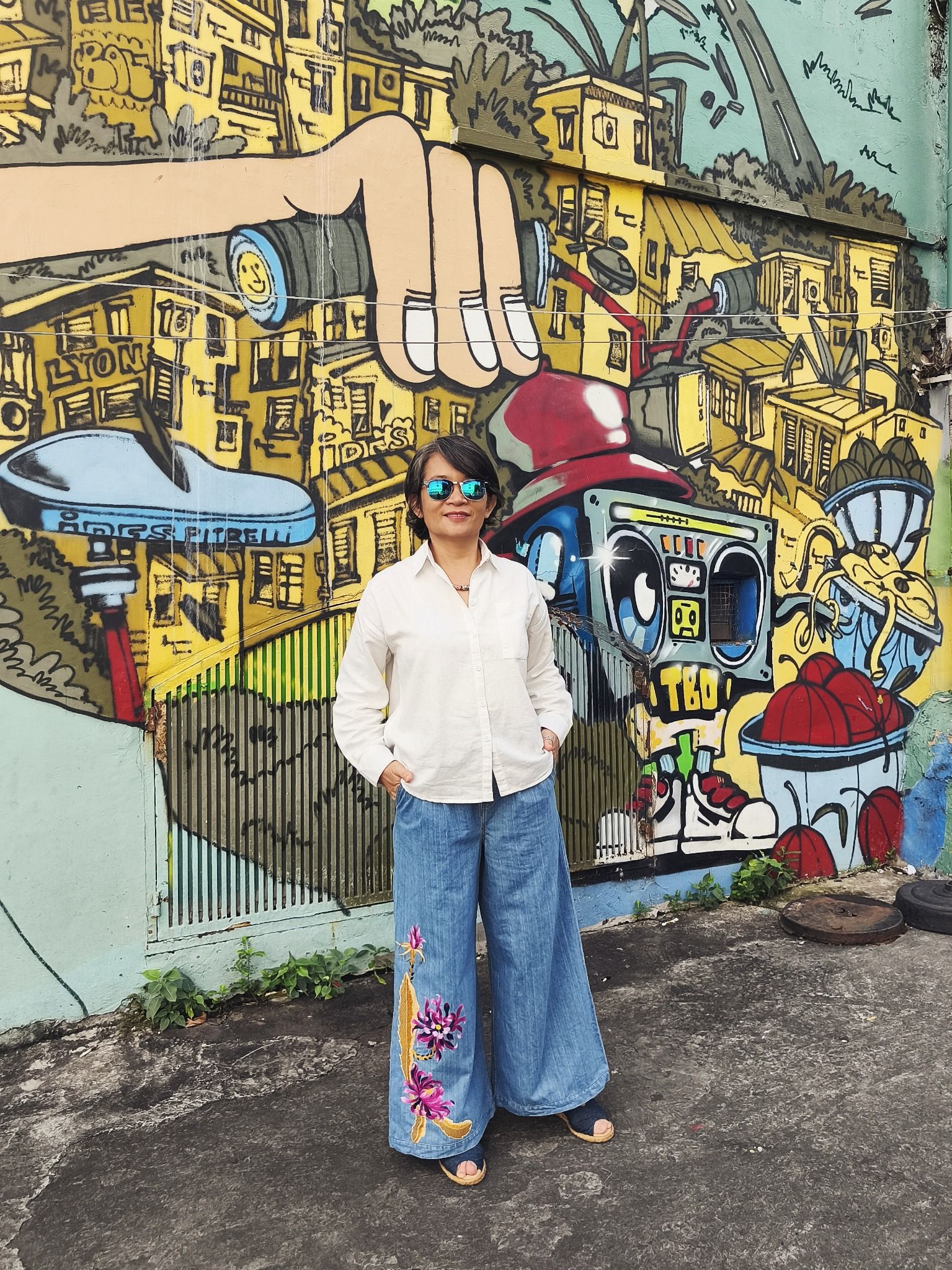  Quần Jeans thêu tay Cúc Quỳnh 