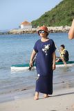  Đầm xanh dương linen Tahera thêu tay Bạch Thiên Hương 