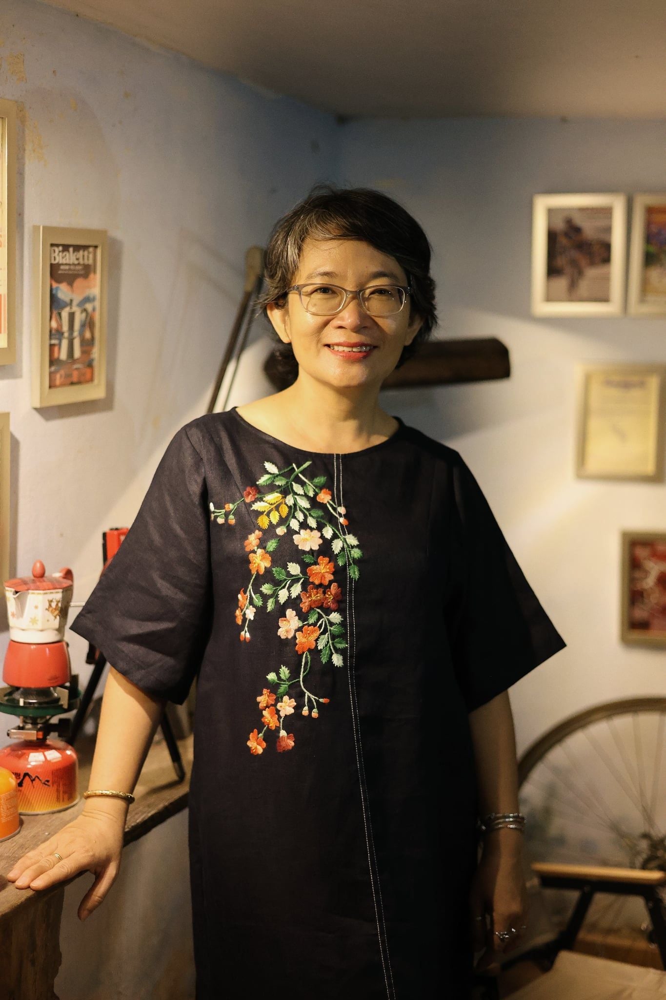  Đầm linen thêu tay đăng tiêu - Đen suông chạy chỉ 