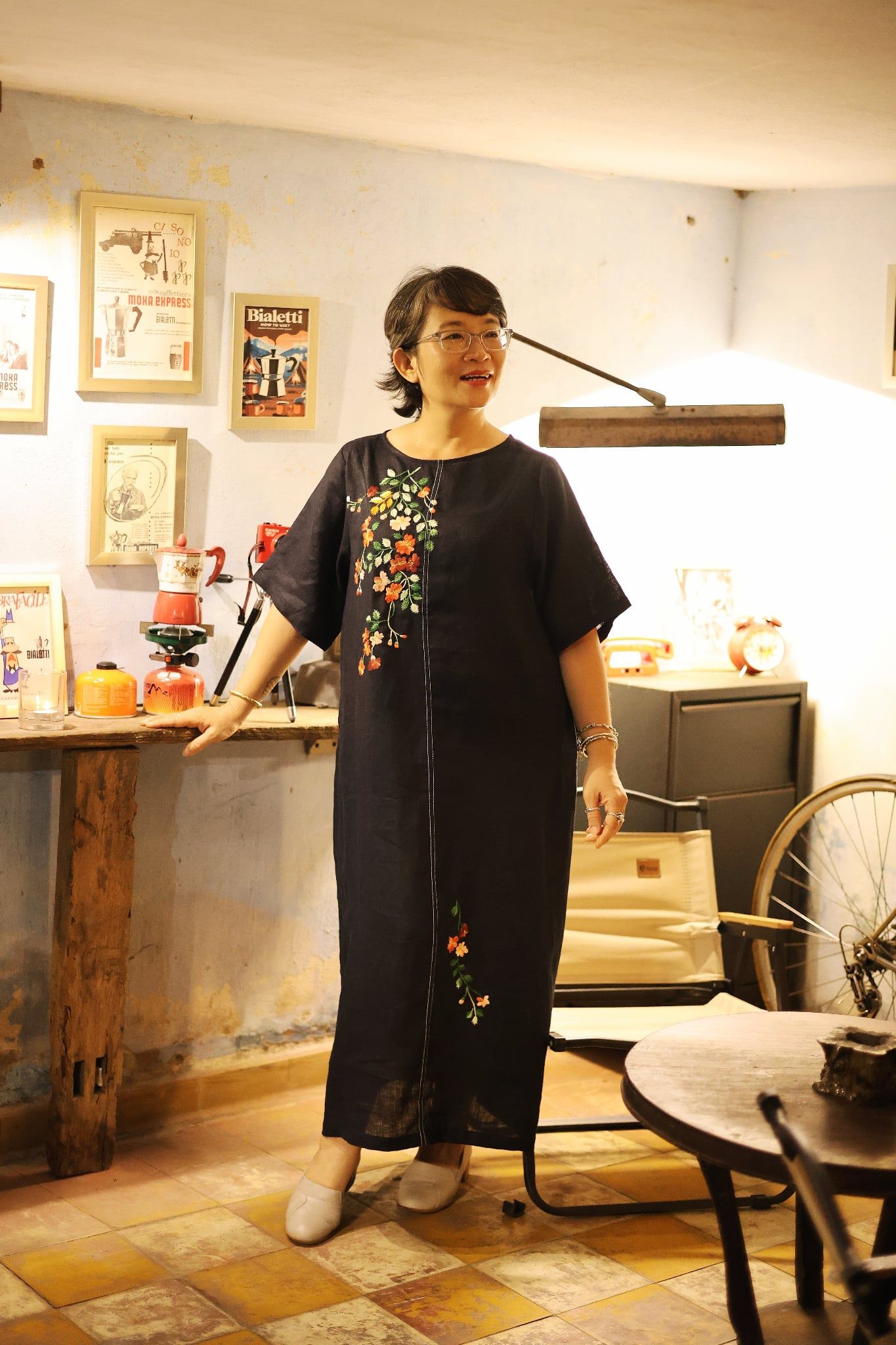  Đầm linen thêu tay đăng tiêu - Đen suông chạy chỉ 
