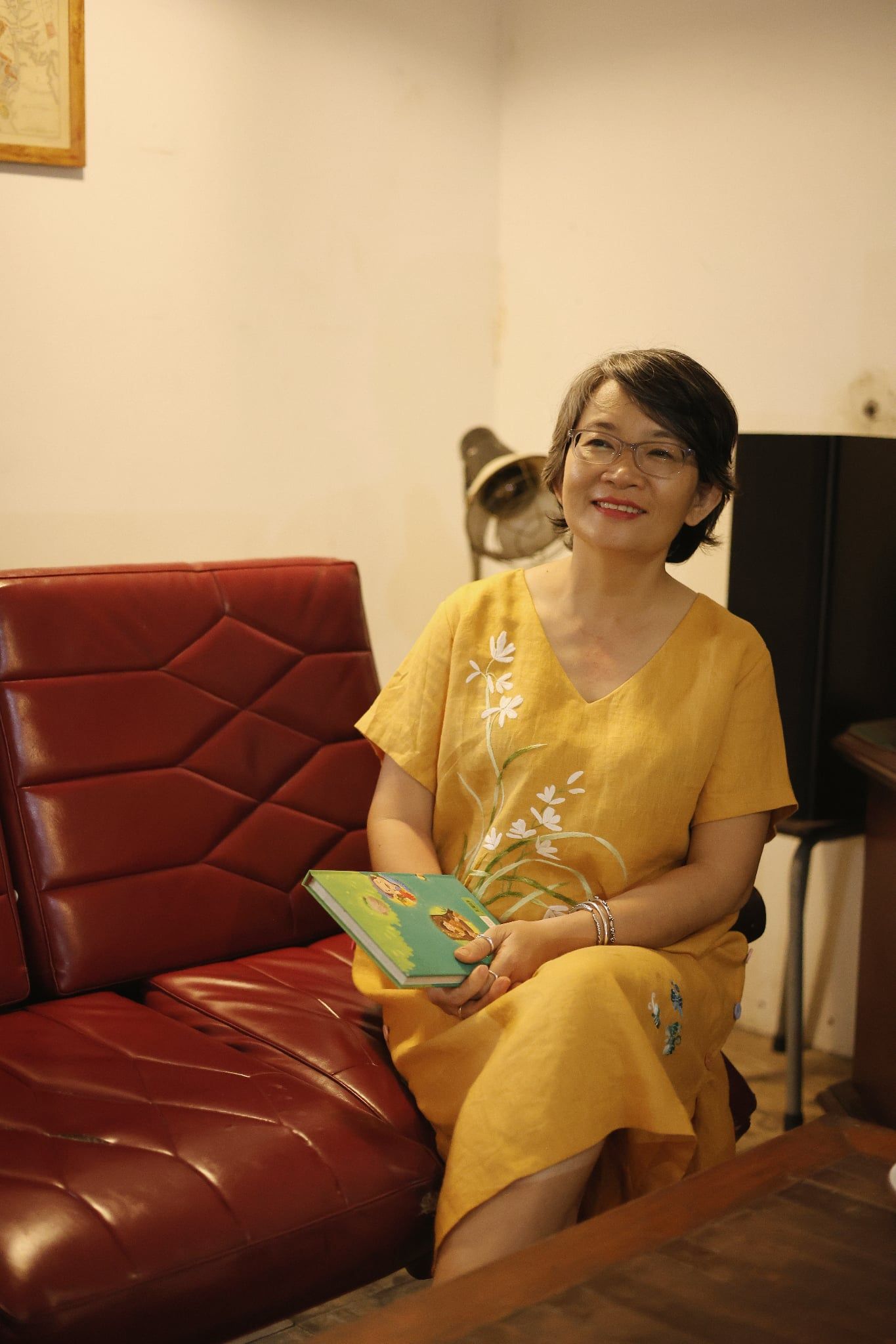  Đầm linen thêu tay Lan Bướm - Vàng nghệ nút hông 