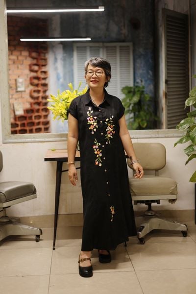  Đầm chemise linen thêu tay pansee - Đen 