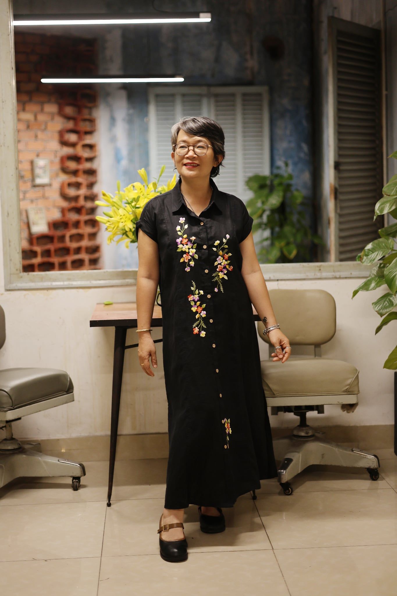  Đầm chemise linen thêu tay pansee - Đen 