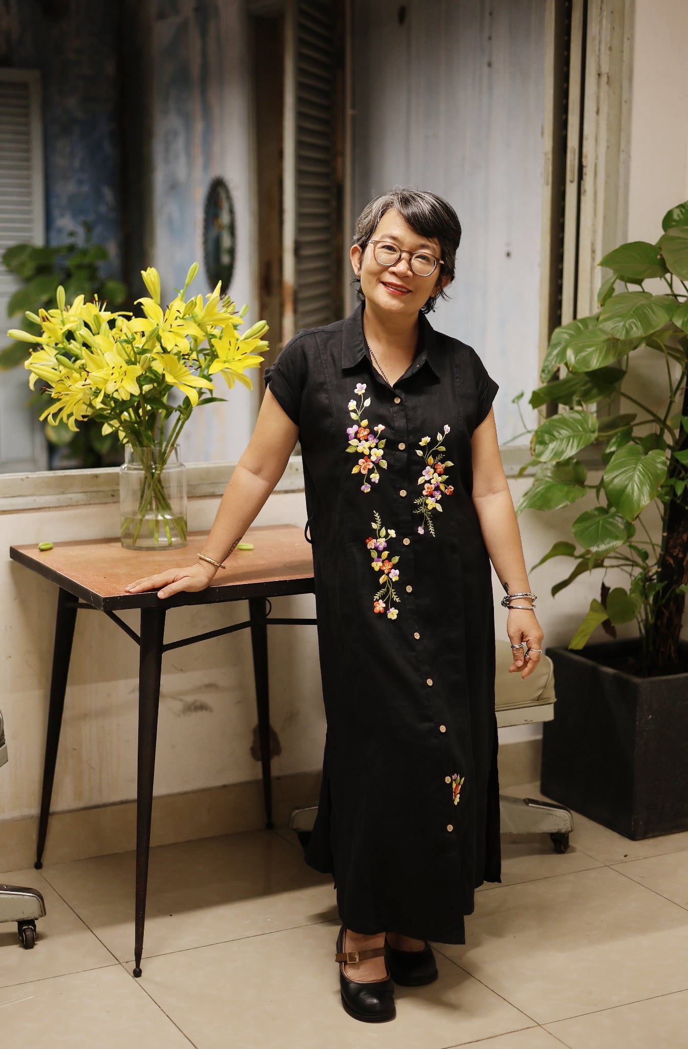  Đầm chemise linen thêu tay pansee - Đen 