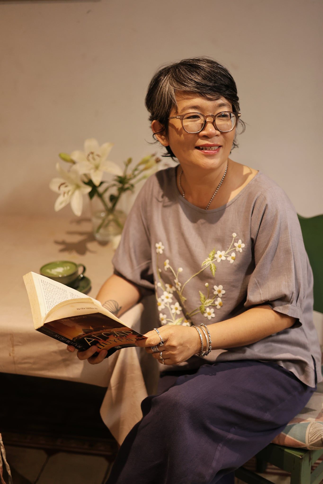 Áo linen thêu tay Xuyến Chi - Xám 