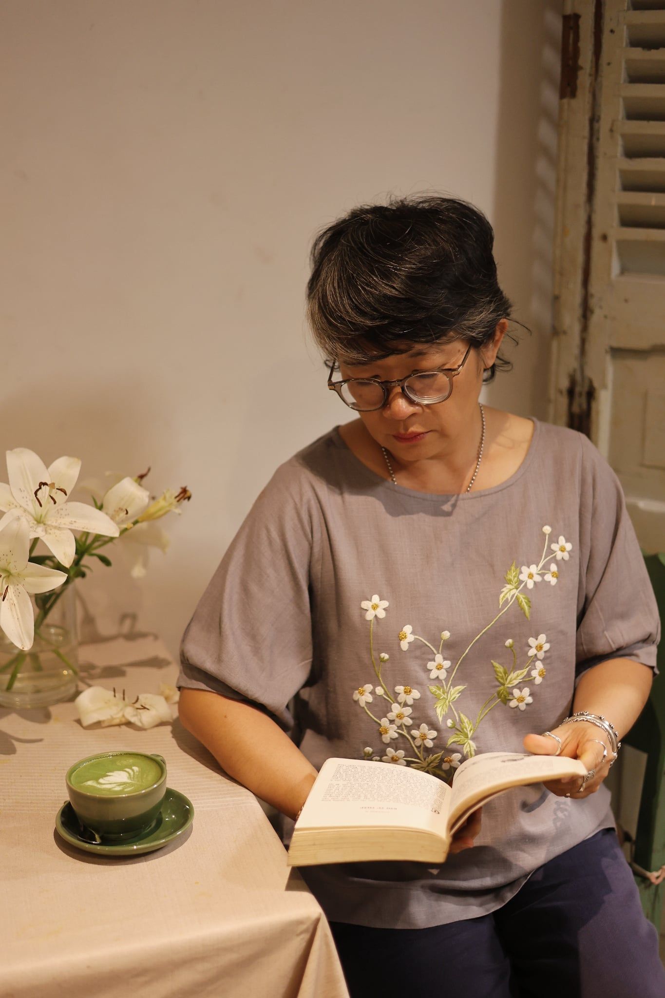  Áo linen thêu tay Xuyến Chi - Xám 