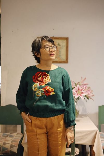  Áo lửng linen thêu tay Hồng Nhung - Xanh Ve tay dài 