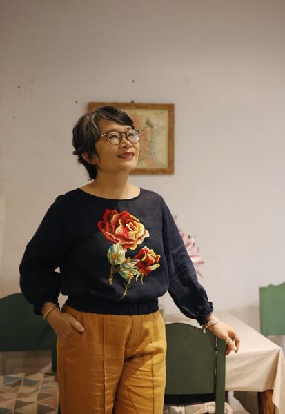  Áo lửng linen thêu tay Hồng Nhung - Xanh Đen tay dài 