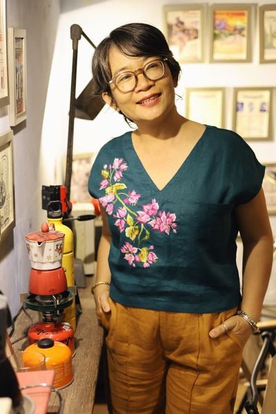  Áo crop linen thêu tay Bông Giấy - Xanh Cổ vịt 
