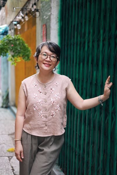  Áo lửng linen thêu tay Hồng 3 lá - Cafe sữa 
