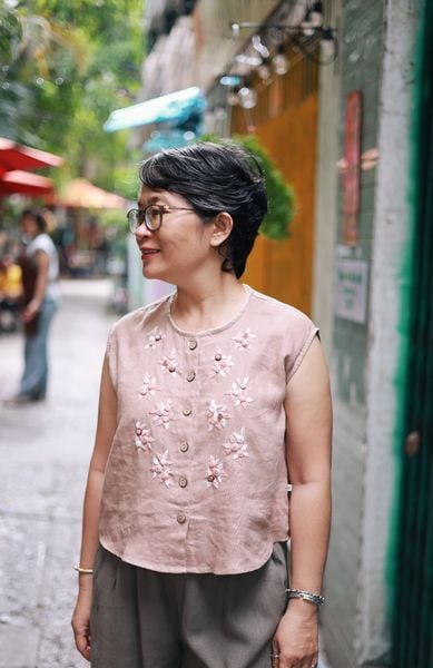  Áo lửng linen thêu tay Hồng 3 lá - Cafe sữa 